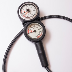 Twin Combo (Gauge & Depth Gauge) fitted complete with a 80cm Miflex Carbon HD hose (2010TWIN-C)